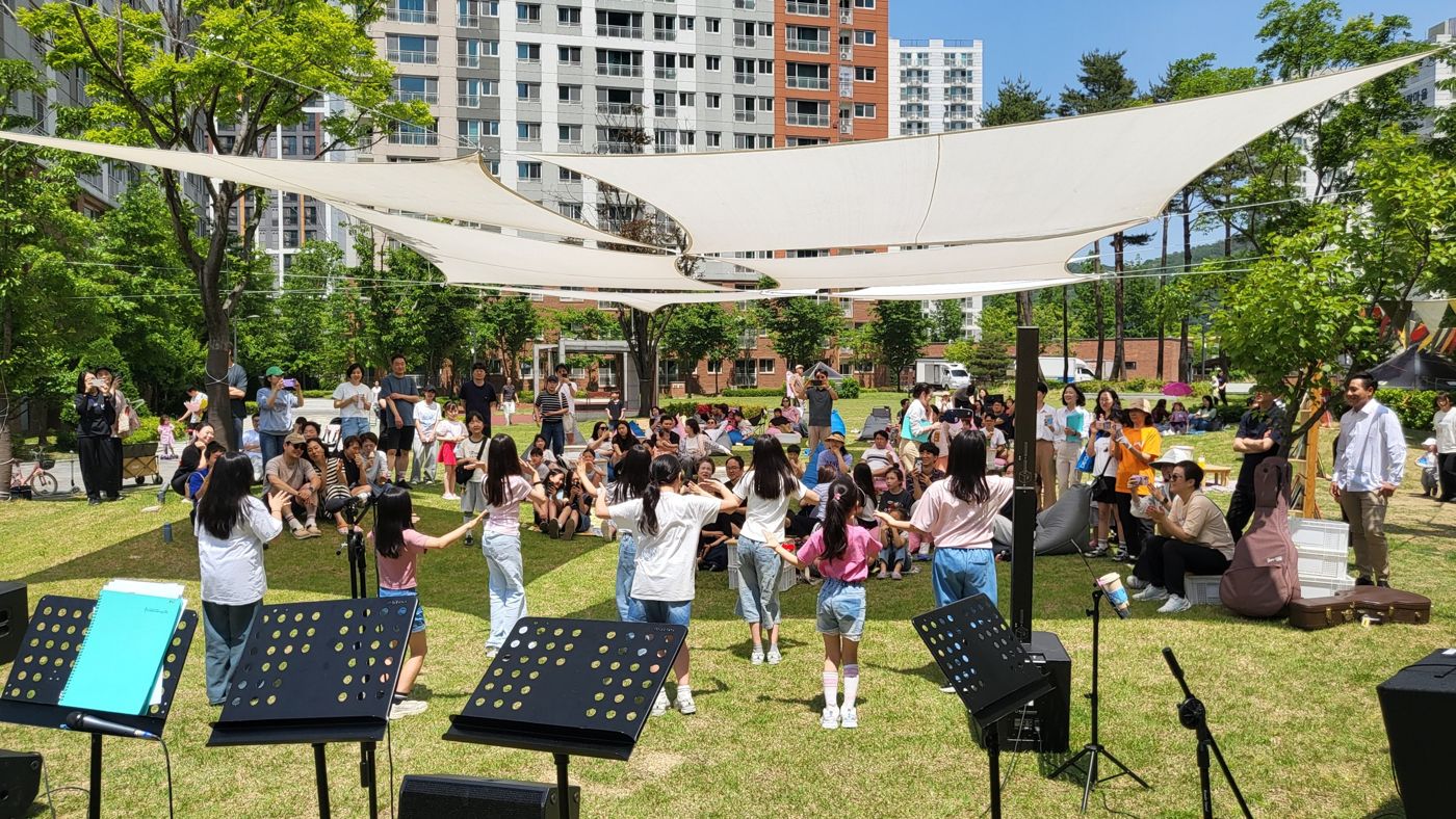 꽁날, 공동체의 날